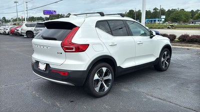 2025 Volvo XC40 B5 Core Bright Theme