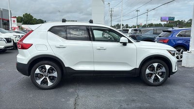 2025 Volvo XC40 B5 Core Bright Theme