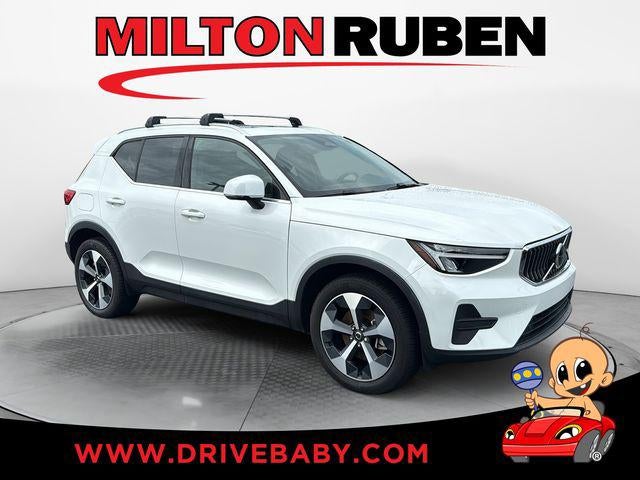 2025 Volvo XC40 B5 Core Bright Theme