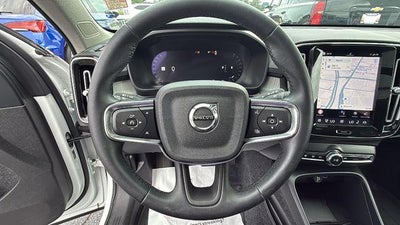 2025 Volvo XC40 B5 Core Bright Theme