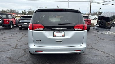 2023 Chrysler Voyager LX