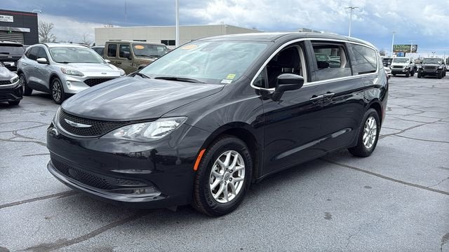 2023 Chrysler Voyager LX