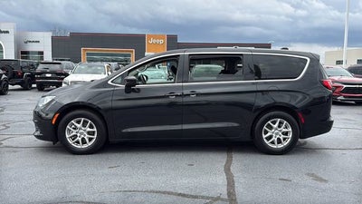 2023 Chrysler Voyager LX