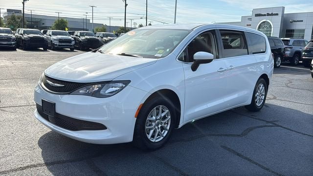 2023 Chrysler Voyager LX