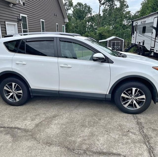 2017 Toyota RAV4 XLE's photo