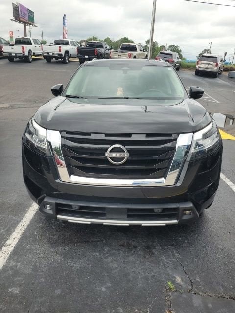 2022 Nissan Pathfinder SL 2WD's photo