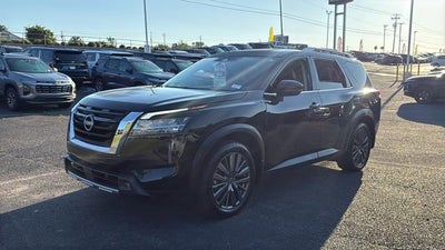 2022 Nissan Pathfinder SL