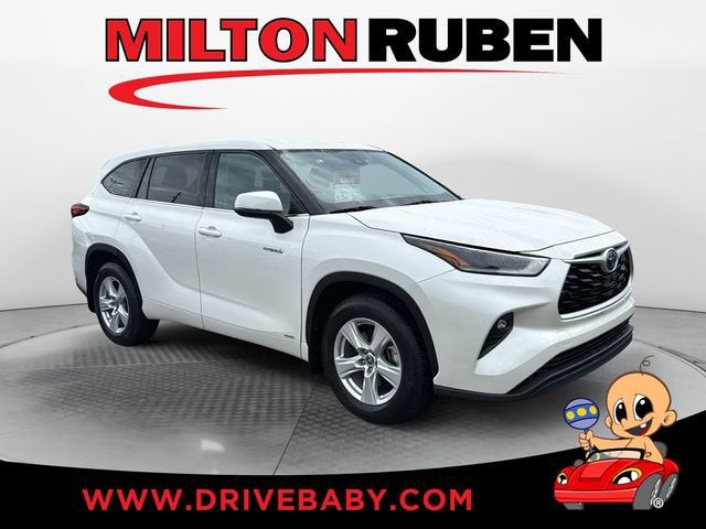 2021 Toyota Highlander LE Hybrid 4x4's photo
