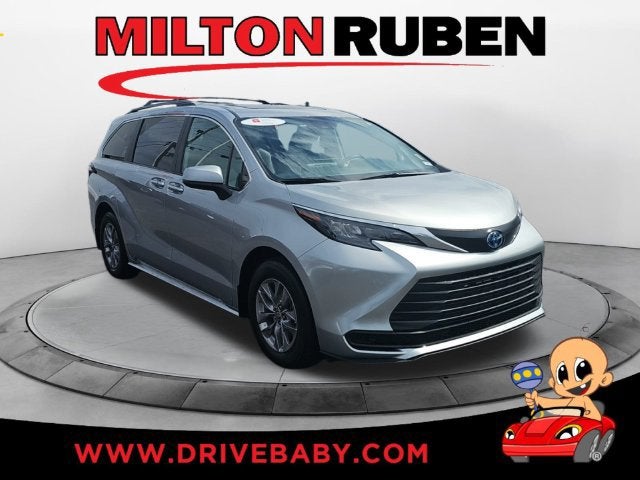 2025 Toyota Sienna LE