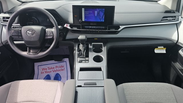 2025 Toyota Sienna LE