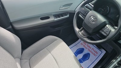2025 Toyota Sienna LE