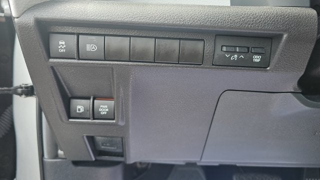 2025 Toyota Sienna LE