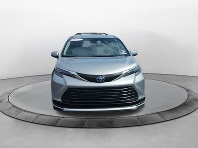 2025 Toyota Sienna LE