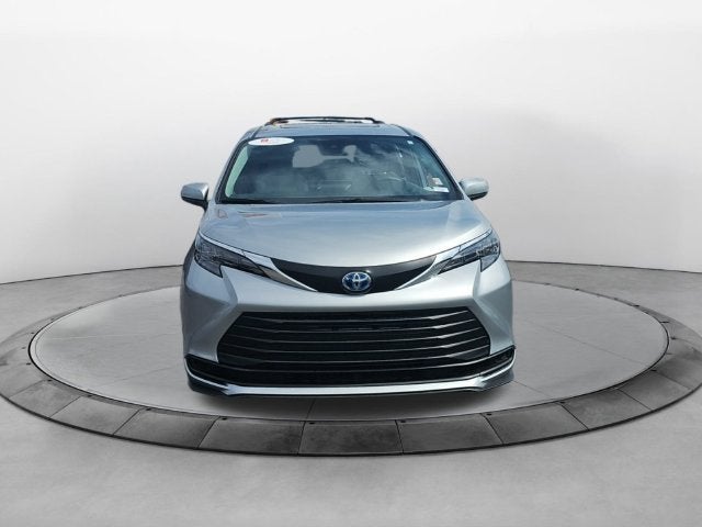 2025 Toyota Sienna LE