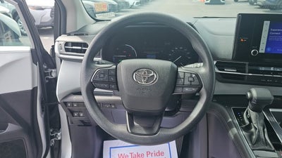 2025 Toyota Sienna LE
