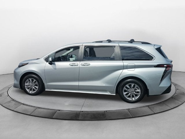 2025 Toyota Sienna LE