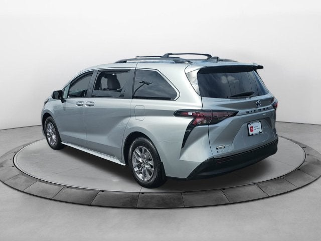 2025 Toyota Sienna LE