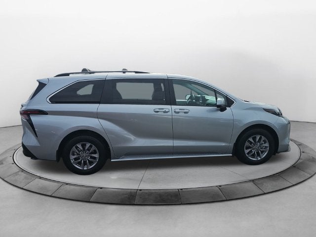 2025 Toyota Sienna LE