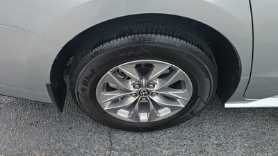 2025 Toyota Sienna LE
