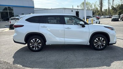 2025 Toyota Highlander LE